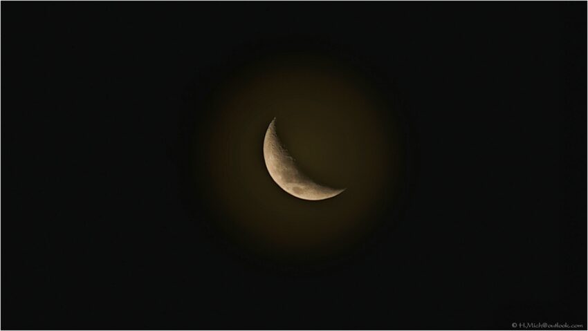 Diarium.Studio-One.Art.Br Crescent Moon Against Dark Sky © h.mich@studio-one.art.br