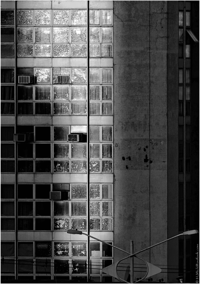 Diarium.Studio-One.Art.Br - Fachada de prédio moderno urbano - ©h.mich@studio-one.art.br