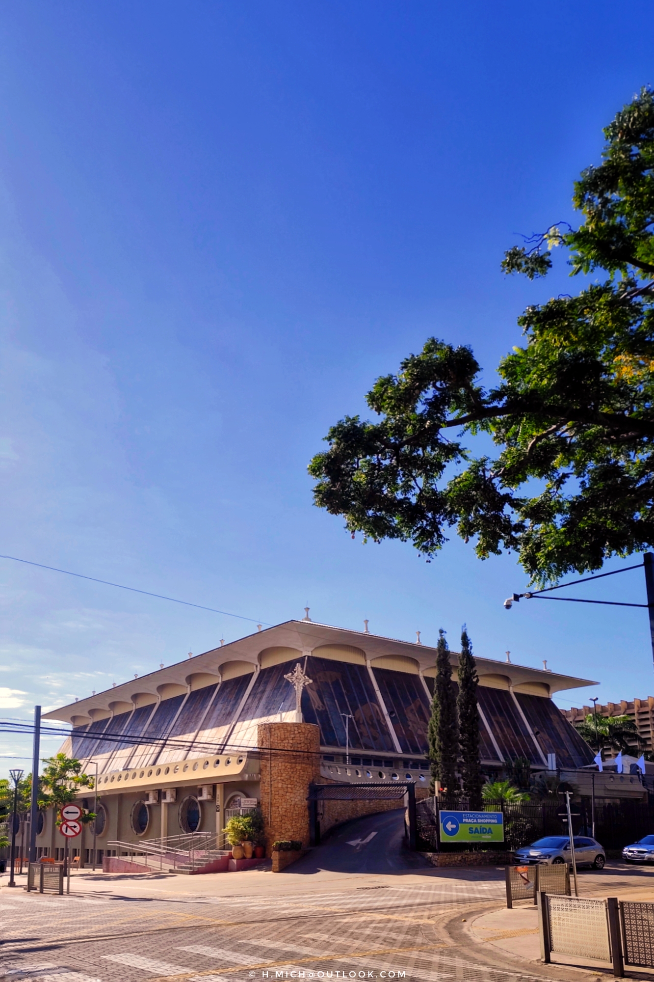 uma manhã na cidade vazia …